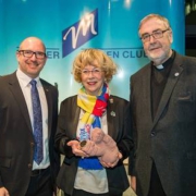 Marlies Stockhorst mit Laudator Msgr. Wilfried Schumacher (re.) und dem BMC-Vorsitzenden Dr. Andreas Archut. Fotos: Volker Lannert
