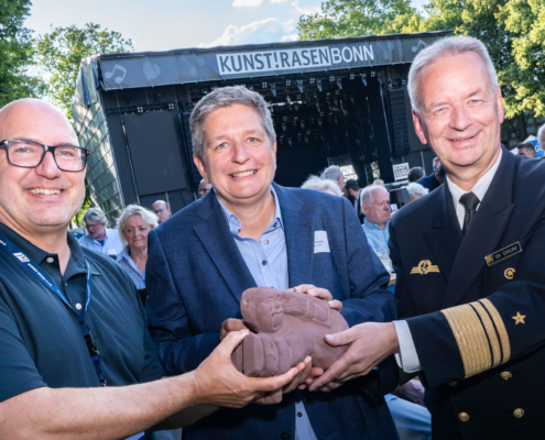 (v.l.) BMC-Vorsitzender Andreas Archut, Dr. Claudia Plattner, Vizeadmiral Dr. Thomas Daum. Foto: Benjamin Westhoff
